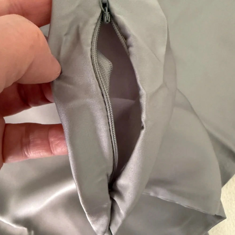 Luxurious silk Gray/silver Pillowcase Set size queen - Picture 9 of 12